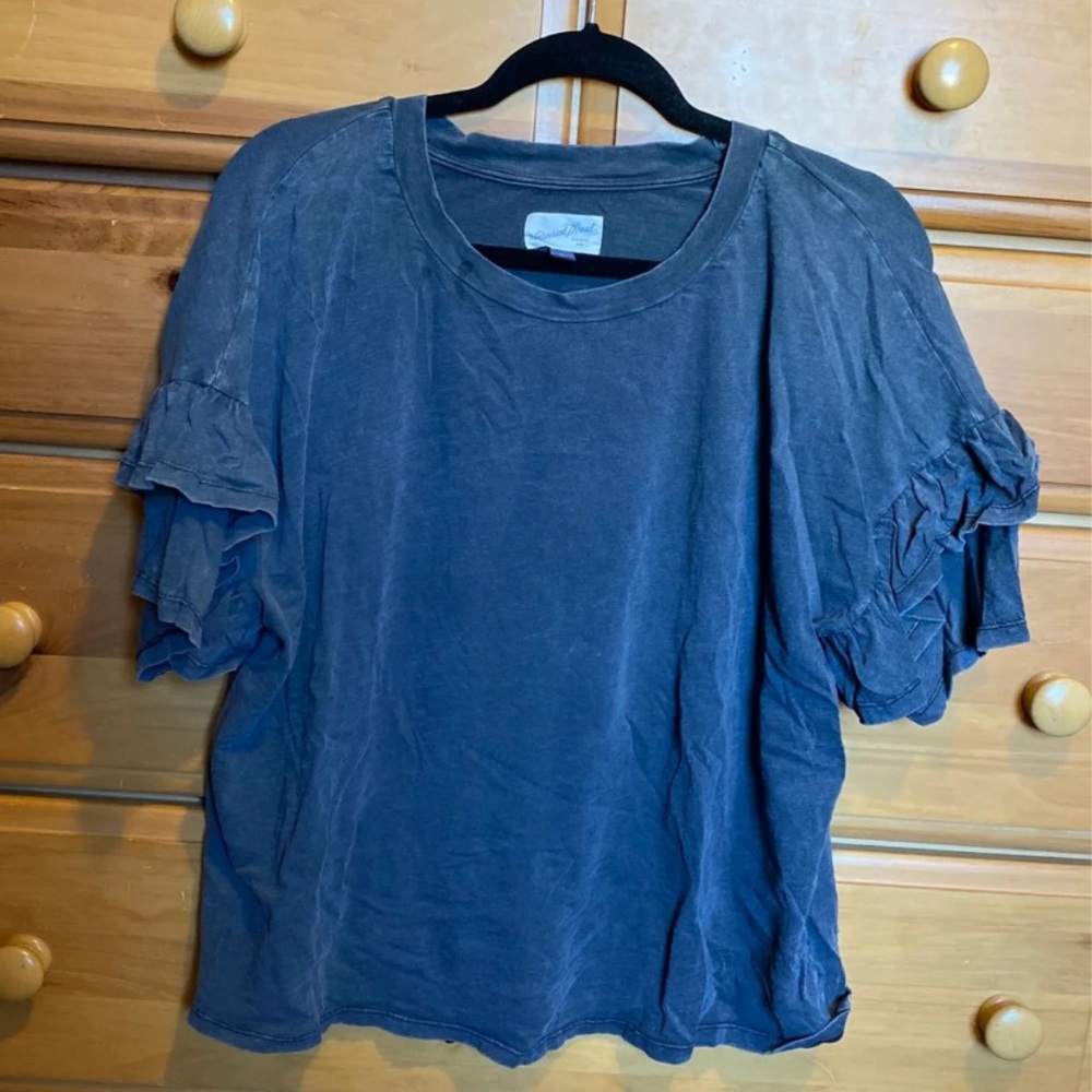 4/25$ Universal Thread Ruffle Sleeve Tee Shirt